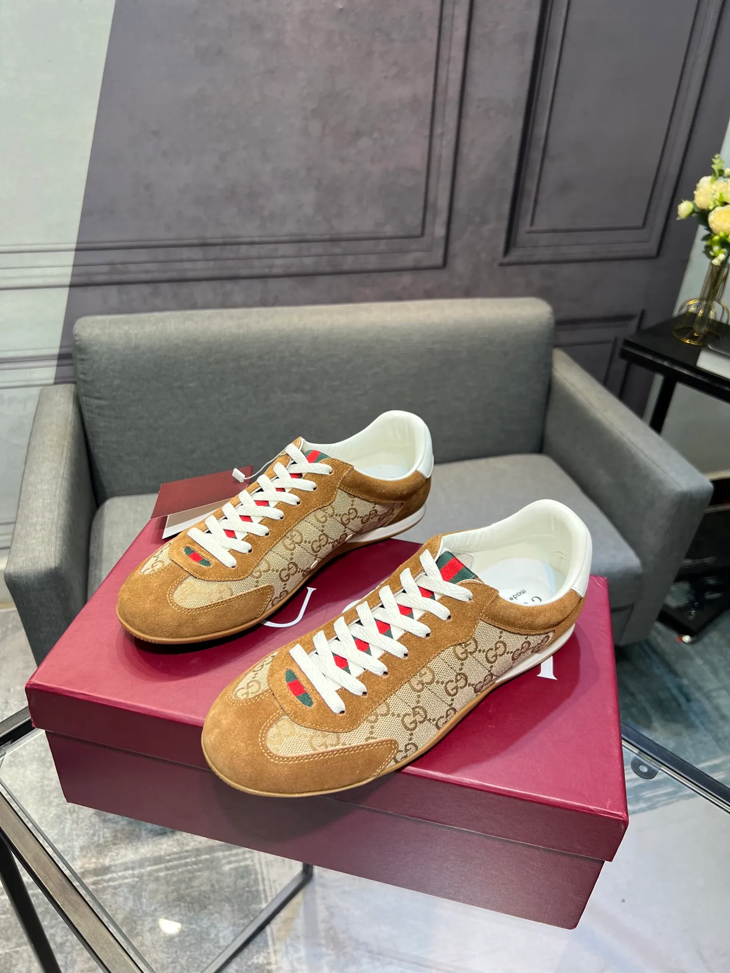 Men's shoes 💰580 Gucci Gucci small dirty shoes full series upgrade, long-term production GG Gucci series old casual small dirty shoes catwalk style ZP developed pure original version... metal double G crystal cylindrical mark... Gucc original pattern webbing... upper color rubbed cowhide matte stitching classic double G cloth, code number: 35-44 (female 41, male 45. Customization is not returnable) Fabric: original custom cowhide Inner: original custom cowhide Feet: original cowhide injection molding. Outsole: original open molding sole. Packaging: original full set of packaging. Color: official website updated simultaneously.